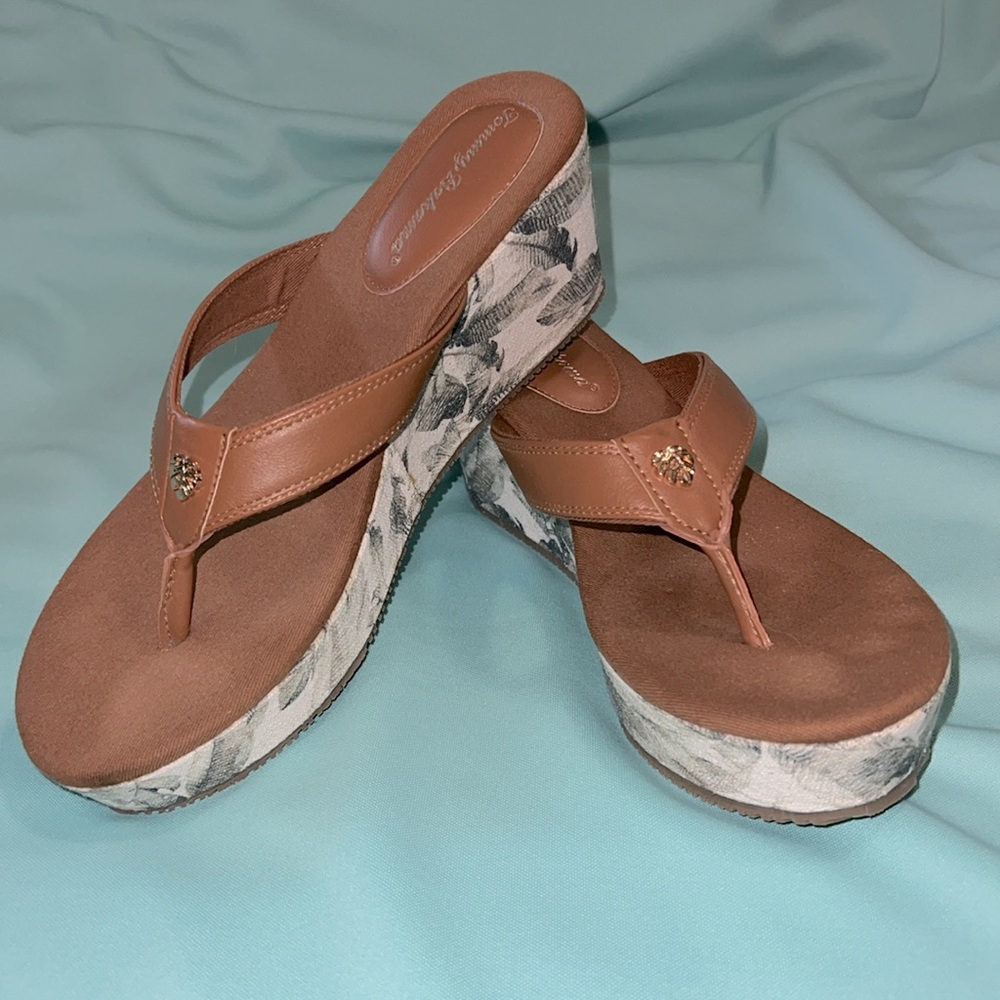 Tommy Bahama Saige Wedge Sandals - EUC - Size 9. - Picture 2 of 9